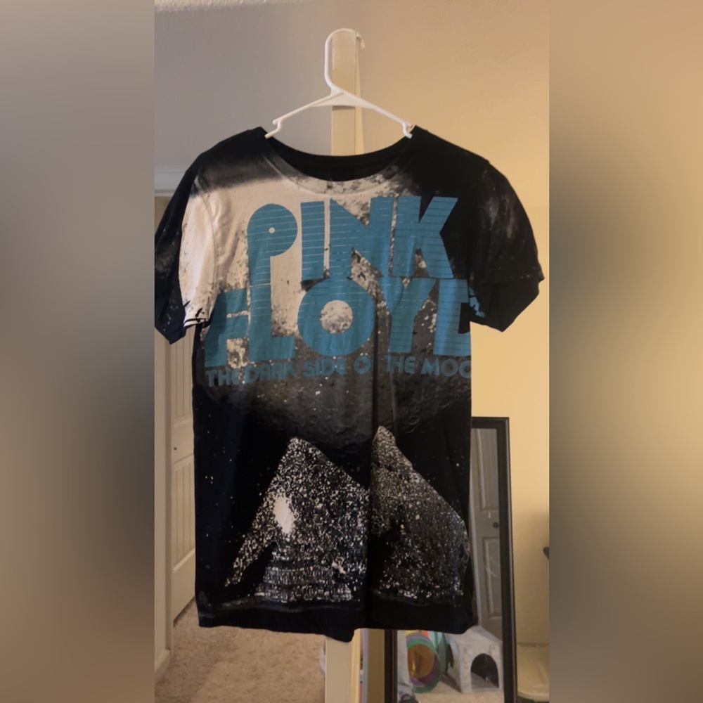 Pink Floyd T-shirt. Size small
